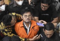 Mantan Menteri Pertanian Syahrul Yasin Limpo mengenakan rompi tahanan KPK di Gedung Merah Putih KPK, Jakarta, Jumat (13/10/2023). (ANTARA FOTO/Indrianto Eko Suwarso)