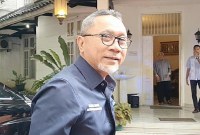 Menteri Perdagangan Zulkifli Hasan mendukung penuh langkah penegak hukum terkait penggeledahan kantor Kemendag RI, Selasa (3/10/2023) siang. (CNN Indonesia/Panji Septo)