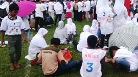 Ilustrasi. Sejumlah anak yang mengenakan atribut kampanye hadir pada kampanye akbar pasangan calon gubernur dan wakil gubernur DKI Jakarta dan aturan untuk Pemilu 2024 anak-anak tidak boleh dilibatkan selama kampanye. (KompasCom)
