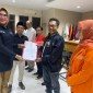  Ketua KPU Provinsi Kalsel, Andi Tenri Sompa didampingi Ketua Bawaslu Kalsel Aries Mardiono saat menyerahkan Berita Acara Persetujuan Surat Suara dan Surat Keputusan DCT pada Pemilu 2024,Jumat (3/11/2023 (SuarIndonesia/SU)