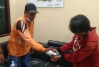 kedua yang berkelahi didamaikan di Mapolsekta Banjarmasin Tengah. (SuarIndonesia/DO)