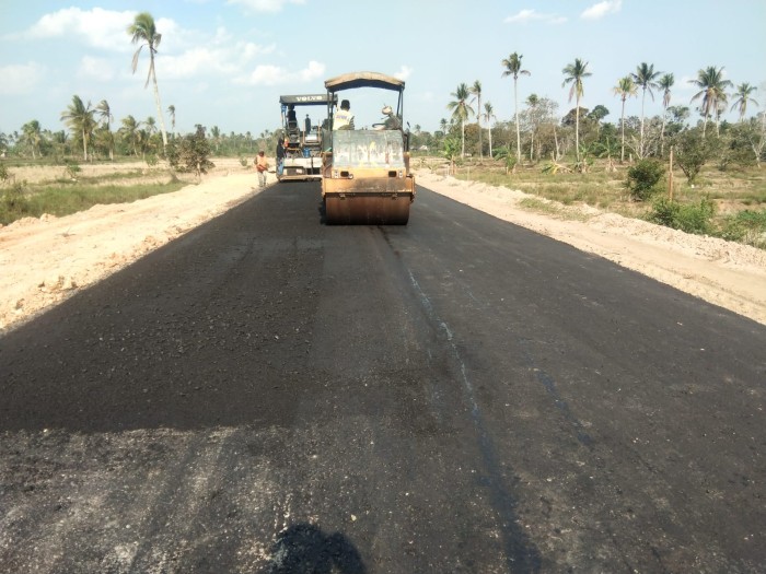 Pengerjaan Jalan Akses Makan Syekh Muhammad Arsyad Al-Banjari atau Datu Kalampayan dengan panjang 5,2 kilometer (Km) tinggal tersisa 1,3 Km (SuarIndonesia/Humas PUPR)