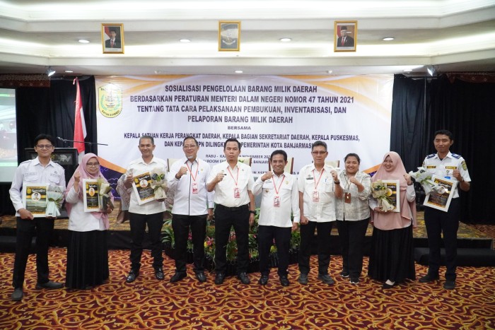 Wakil Wali Kota Banjarmasin, H Arifin Noor membuka sosialisasi pengelolaan Barang Milik Daerah (BMD) Berdasarkan Peraturan Menteri Dalam Negeri No 47 Tahun 2021, yang berlangsung di Ballroom Swiss Bell Banjarmasin. Rabu (8/11). (SuarIndonesia/Humas)