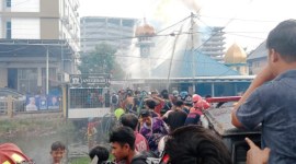 Anggota BPK (Barisan Pemadam Kebakaran) di Kota Banjarmasin, Senin (13/11/2023) benar-benar fibuat kewalahan, karena beruntun amuk api di empat lokasi berbeda. (SuarIndonesia/DO)