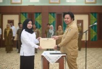 egawai Pemerintah dengan Perjanjian Kerja (PPPK) Jabatan Fungsional Tenaga Teknis tahun formasi 2022 lingkup Pemprov Kalsel diambil sumpah, Senin (13/11/2023). (SuarIndonesia/Humas)