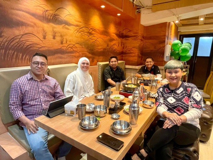 diskusi Hj. Ananda bersama Muhammad Syaripuddin (Bang Dhin) Wakil Ketua DPRD Provinsi Kalimantan Selatan. (SuarIndonesia/HM)