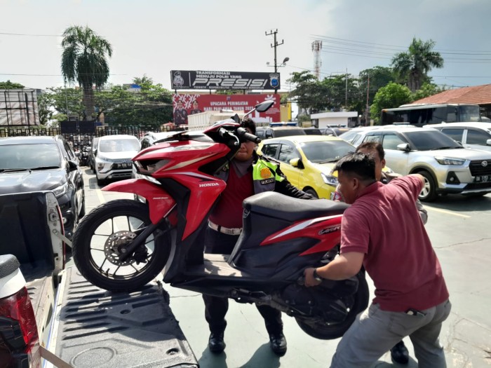 Motor korban diamankan anggota Satlantas Polresta Banjarmasin, Rabu (15/11/2023). (SuarIndonesia/YI) 