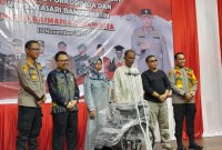 Jajaran Polda Kalimantan Selatan (Kalsel) dan Polresta Banjarmasin melaksanakan bakti sosial serta pasar murah di Universitas Islam Negeri (UIN) Antasari Banjarmasin, Rabu (15/11/2023). (SuarIndonesia/YI)