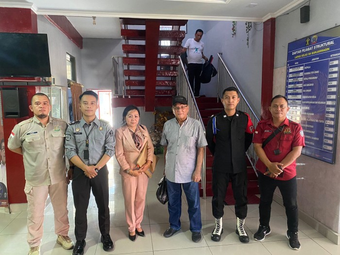 Kejaksaan Negeri (Kejari)  Banjarmasin , kini tengah merampungkan surat dakwan terhadap tersangka Lian Silas orang tua dari Freddy Pratama alias MIming yang masih buron, terkait perkara pencucian uang.. (SuarIndonesia/HD)