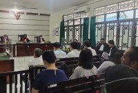 sidang lanjutan dengan agenda pembacaan pembelaan atau pledoi terhadap terdakwa AC mantan direktur PT.EEI TBK, HS mantan direktur PT.EGL, KH mantan Komisaris PT.EGL serta DAH pada Kamis (16/11/2023). (SuarIndonesia/Repro)