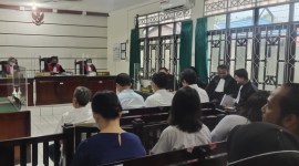 sidang lanjutan dengan agenda pembacaan pembelaan atau pledoi terhadap terdakwa AC mantan direktur PT.EEI TBK, HS mantan direktur PT.EGL, KH mantan Komisaris PT.EGL serta DAH pada Kamis (16/11/2023). (SuarIndonesia/Repro)