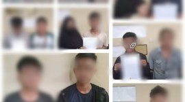 Sekelompok anak diamankan warga dan diserahkan kepada anggota Polsekta Banjarmasin Tengah, saat berada di Jalan Kapten Piere Tendean tepatnya Menara Pandang Banjarmasin Tengah, Minggu dinihari (19/11/2023),. (SuarIndonesia/DO)