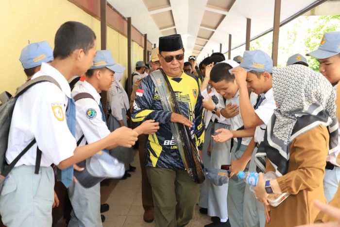 Kepedulian Gubernur Kalsel H. Sahbirin Noor atau Paman Birin terhadap dunia pendidikan mendapatkan Anugerah Kihajar 2023 dari Kementerian Pendidikan, Kebudayaan, Riset, dan Teknologi (Kemendikbudristek. (SuarIndonesia/Adv/Humas)