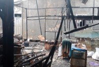 Kebakaran terjadi di Jalan Tembus Mantuil Banjarmasin Selatan, Senin  (20/11/2023).. SuarIndonesia/DO)