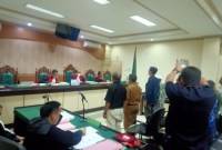 saksi didesak Ketua majelis Hakim Suwandi di Pengadilan Tindak Pidana Korupsi, Senin (20/11/2023). (SuarIndonesia/HD)