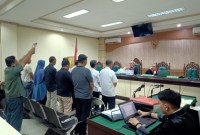 Empat pejabat pengadaan pada Dinas Pertanian Kabupaten Balangan terdiri Joko Prihantoro, Gazali Rahman, Wahyuni dan Mauliansyah, sepakat kalau pemecahan proyek dengan menjadi di bawah Rp 200 juta memang menyalahi aturan.. (SuarIndonesia/HD)