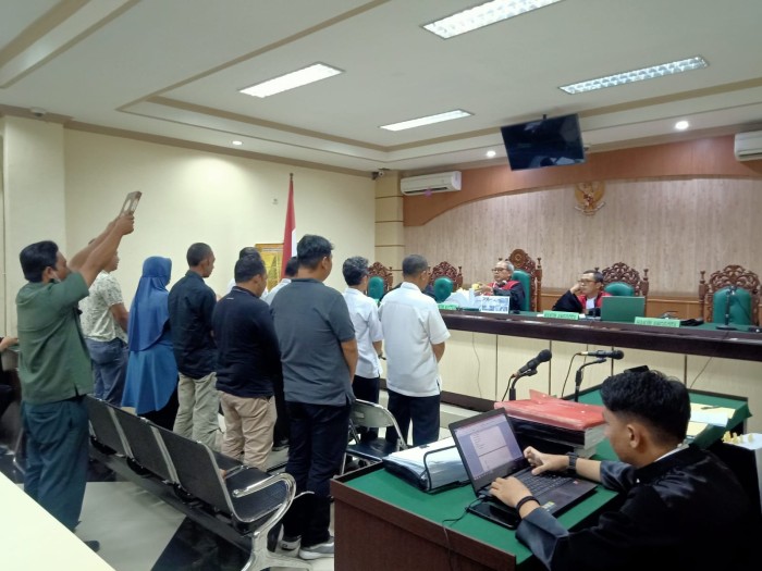Empat pejabat pengadaan pada Dinas Pertanian Kabupaten Balangan terdiri Joko Prihantoro, Gazali Rahman, Wahyuni dan Mauliansyah, sepakat kalau pemecahan proyek dengan menjadi di bawah Rp 200 juta memang menyalahi aturan.. (SuarIndonesia/HD)