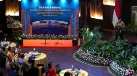 Pengalihan BMN menjadi Barang Milik Daerah (BMD) itu ditandai dengan penandatanganan Naskah Hibah BMN oleh Wali Kota Banjarmasin, H Ibnu Sina bersama Direktur Jenderal Cipta Karya, Diana Kusumastuti, di Auditorium Kementerian PUPR, Jakarta, Rabu (29/11/2023). (SuarIndonesia/Humas)