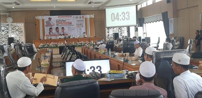 51 peserta dari berbagai pondok pesantren di Kalsel mengikuti lomba pembacaan kitab kuning Fathul Muin. digedung Sekretariat DPRD Kalsel. Kamis (30/11/2023)/ (SuarIndonesia/HM)