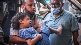 Anak-anak terbunuh dan terluka pada tingkat yang mengkhawatirkan di Gaza.(AFP/Mohammed Abed)