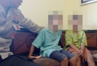 Dua bocah SD asal Sampang, Madura diamankan polisi usai aksi nekatnya naik motor tanpa helm ke Jakarta. (detikJatim/Kamaluddin)