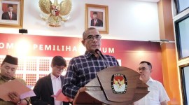 Ketua KPU Hasyim Asyari meyakini ketegangan antar capres dan cawapres pada Pilpres 2024 akan sedikit berkurang karena sudah sama-sama tahu titik lemah. (Foto: CNNIndonesia/Loamy N)