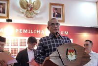 KETUA KPU RI Hasyim Asy'ari mengatakan sebanyak 9.917 orang menjadi calon anggota DPR RI dalam daftar calon tetap (DCT) Pemilu 2024. (CNN Indonesia/Loamy Noprizal)