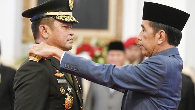 Maruli Simanjuntak dilantik sebagai Kepala Staf Angkatan Darat (KSAD) oleh Presiden Joko Widodo (Jokowi)di Istana Negara, Jakarta, Rabu (29/11/2023) siang. (ANTARA Foto/Hafidz Mubarak A)