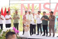 Presiden RI Joko Widodo meresmikan groundbreaking pembangunan Bandara IKN di kawasan IKN, Kalimantan Timur, Rabu (1/11/2023). (ANTARA/Mentari Dwi Gayati)