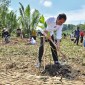Presiden Jokowi menghadiri gerakan tanam pohon bersama di Hutan Kota JIEP, Pulo Gadung, Jakarta Timur, Rabu (29/11/2023). (ANTARA Foto/Agus Suparto)