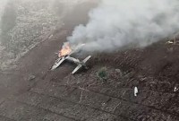 Pesawat jenis Super Tucano milik TNI AU jatuh di wilayah Pasuruan, Jawa Timur. (Capture Video Amatir/Istimewa)