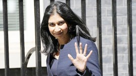 PM Inggris Rishi Sunak pecat Mendagri Inggris Suella Braverman gegara provokasi massa demi pro-Palestina. (AP/Frank Augstein)