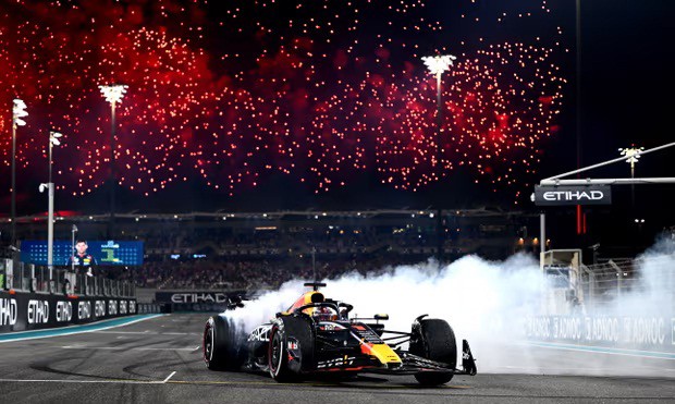 Max Verstappen menutup akhir musim F1 2023 dengan kemenangan di Yas Marina, Abu Dhabi. (Clive Mason/Formula 1/Getty Images)