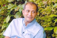 WAKIL Menteri Hukum dan Hak Asasi Manusia (Wamenkumham) Edward Omar Sharif Hiariej (Eddy) didesak mundur usai ditetapkan sebagai tersangka oleh KPK. (Capture: Youtube Bang Denny Sumargo)