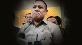 Tersangka dugaan pemerasan eks Mentan SYL, Firli Bahuri bungkam usai menjalani pemeriksaan oleh penyidik Polda Metro Jaya di Gedung Bareskrim Polri, Jakarta Selatan, Rabu (27/12/2023) malam. [tvOnenews/Rizki A]