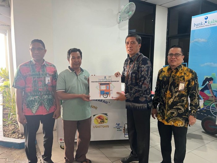 UPZ Bank Kalsel Serahkan Tiga Rombong Barakah kepada Pedagang Pra Sejahtera