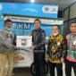 Direktur Utama Bank Kalsel, Fachrudin menyampaikan bantuan rombong ini merupakan bentuk kepedulian Bank Kalsel terhadap pedagang yang tergolong masyarakat pra sejahtera, untuk memiliki tempat usaha yang layak dan higenis. Foto-Humasbankkalsel