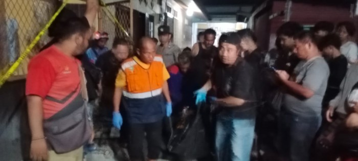 Seorang pria bernama Thio Jauw Tjoen alias Acun (50), ditemukan kondisi tak bernyawa  di dalam kamar mandi saat berada di rumahnya, Jum'at (1/12/2023), dinihari 00.30 WITA. (SuarIndonesia/DI)