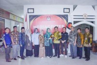 Komisi I Dewan Perwakilan Rakyat Daerah (DPRD) Provinsi Kalsel lakukan monitoring ke Komisi Pemilihan Umum (KPU) Kabupaten Tabalong. pada Jum’at (8/12/2023)./ (SuarIndonesia/Humas)