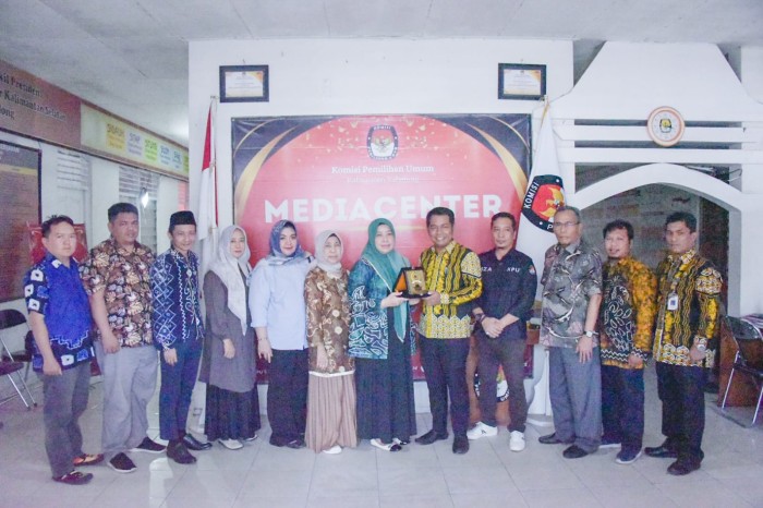 Komisi I Dewan Perwakilan Rakyat Daerah (DPRD) Provinsi Kalsel lakukan monitoring ke Komisi Pemilihan Umum (KPU) Kabupaten Tabalong. pada Jum’at (8/12/2023)./ (SuarIndonesia/Humas)