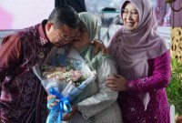 Tangis haru warnai momentum peringatan Hari Ibu 2023 di Kota Banjarmasin, Sabtu (9/12/2023)/ (SuarIndonesia/Humas)