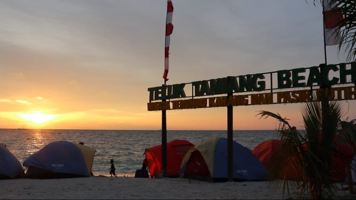 Jhonlin Grup bersama anak perusahaannya menggelar camping keren bertajuk Glam Camp Jhonlin di objek wisata Pantai Teluk Tamiyang, Kecamatan Pulau Laut Tanjung Selayar, Kabupaten Kotabaru (SuarIndonesia/Ist)