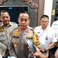 Inspektur Jendral (Irjen) Polisi Andi Rian R Djajadi berpamitan dengan Ketua DPRD Kalsel H. Supian HK, karena dirinya berpindah tugas menjadi Kapolda Sulawesi Selatan. (SuarIndonesia/HM)