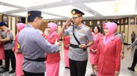 rjen Pol Andi Rian R Djajadi, resmi menyerahkan tongkat estafet kepemimpinan Kepolisian Daerah Kalimantan Selatan (Polda Kalsel) kepada Irjen Pol Winarto,  dalam sebuah upacara serah terima jabatan (sertijab) di Rupatama Mabes Polri Jakarta, Kamis (14/12/2023) dipimpin Kapolri Jenderal Polisi Drs. Listyo Sigit Prabowo, M.Si. (SuarIndonesia/HUmas