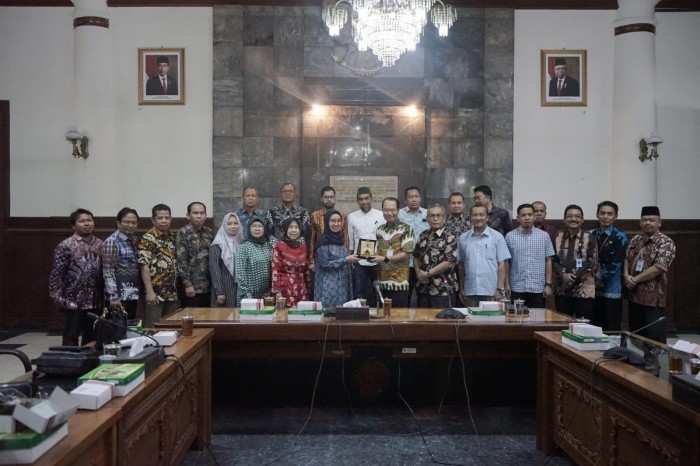 anggota Badan Anggaran (Banggar) dan Badan Musyawarah (Banmus) DPRD Provinsi Kalsel melakukan komparasi ke DPRD Daerah Istimewa Yogyakarta (DIY) pada Jumat, (15/12/2023) (SuarIndonesia/Humas)