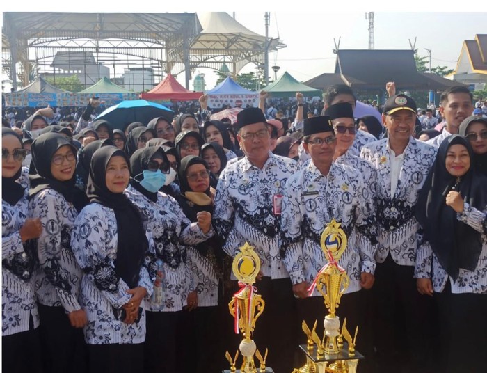 Pemko Banjarmasin melaksanakan peringatan Hari Ulang Tahun (HUT) PGRI ke 78, pada Sabtu (16/12/2023) di Balai Kota. (SuarIndonesia/Humas)
