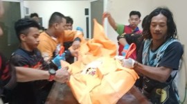 juru pakir bernama James Damanik (53), ditemukan tak bernyawa di Jalan Taluk Kelayan RT 2,  tepatnya di rumah bedakan Banjarmasin Selatan, Rabu (20/12/2023). (SuarIndonesia/DO)