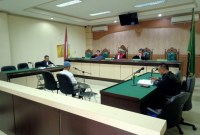 Terdakwa Rahmat Hidayat merupakan ASN (Aparatur Sipil Negara) aktif yang mejabat sebagai pengawas Sekolah Dasar (SD) di Kecamatan Candi Laras Utara, Kabupaten Tapin, tersangkut penggunaan dana BOS (Bantuan Operasional Sekolah), dituntut 15 bulan penjara.. (SuarIndonesia/HD)