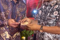 Kapolda Kalsel yang baru Irjen Pol Winarto, ketika menerima 