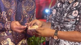 Kapolda Kalsel yang baru Irjen Pol Winarto, ketika menerima 